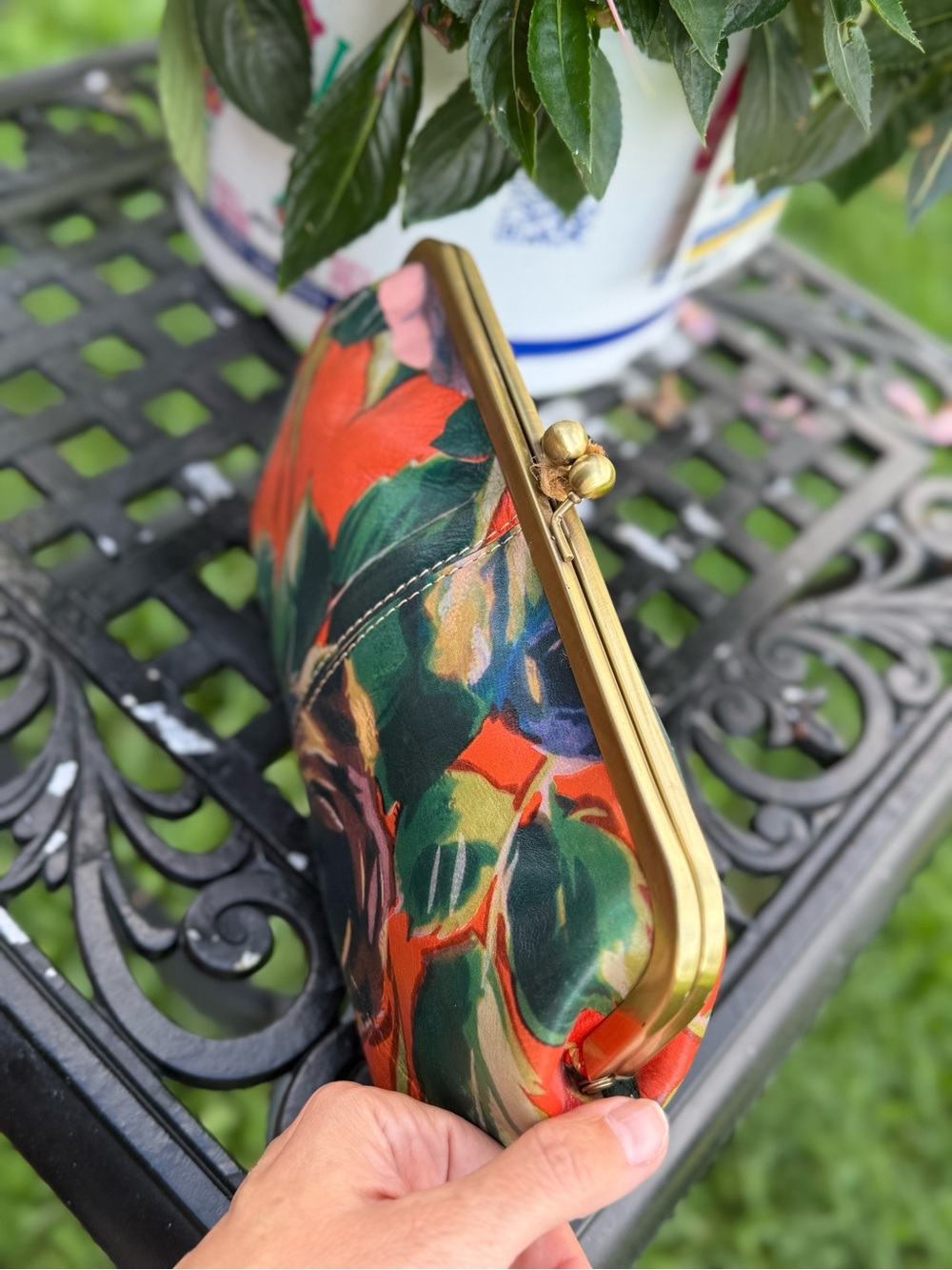 Patricia Nash Italian Leather Floral Tooled Kiss-Lock Clutch Bag - Picture 9 of 10